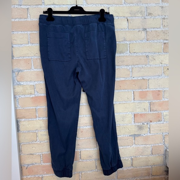 Bella Dahl Navy Blue Pocket Jogger - Picture 2 of 3